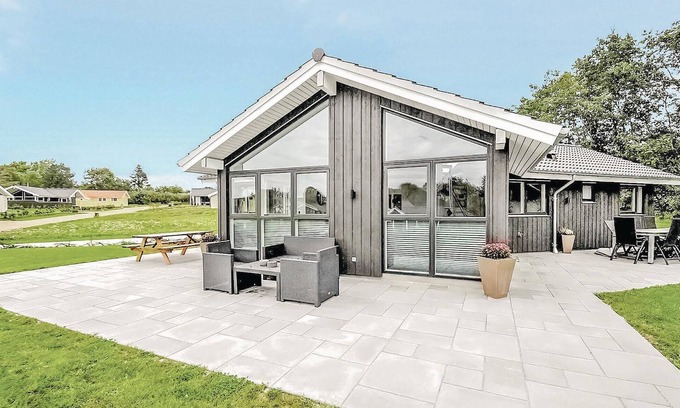Kelstrup House | Eco-Friendly Vacation Home with Ocean and Lake Views