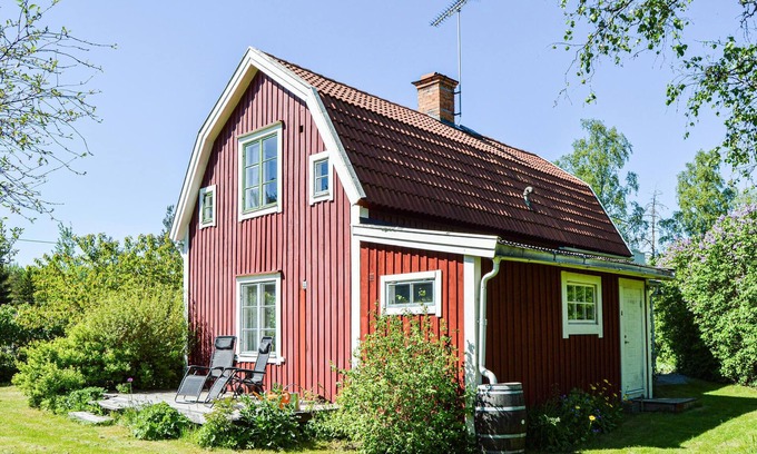Herrang House | Pet-Friendly Cottage with Lake View in Roslagen