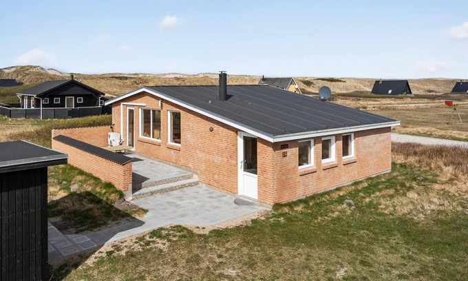 Vrist Strand House | Discover Your Retreat at Vrist Strand's Friendly Vacation Home
