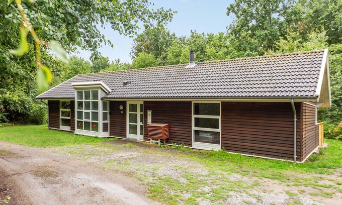 Hasle House | Inviting 4 Bedroom Retreat with Oceanfront Views in Hasle