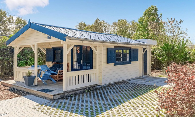 Heinkenszand House | Cozy 1 Bedroom Retreat in Heinkenszand with Pool & Spa