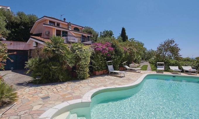 Imperia House | Spacious 5 Bedroom Accommodation with Ocean View in Imperia