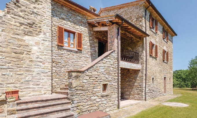 Pietralunga House | Spacious 4-Bedroom Retreat with Pool in Pietralunga PG