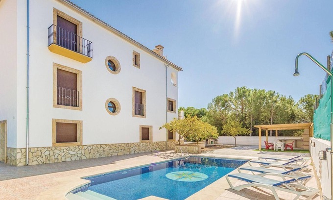 Iznajar House | Spacious 4 Bedroom Retreat with Pool in Iznájar