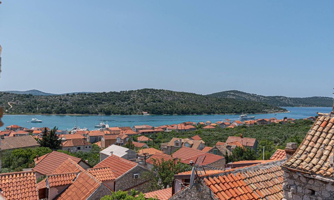 Kaprije House | Relaxing Vacation Home with Ocean View and Pet-Friendly Amenities