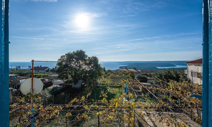 Brovinje House | Cozy 2-Bedroom Retreat in Koromacno with Ocean Views