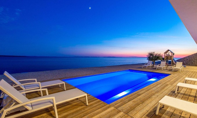 Kosljun House | Family-Friendly 4 Bedroom Retreat in Scenic Kosljun