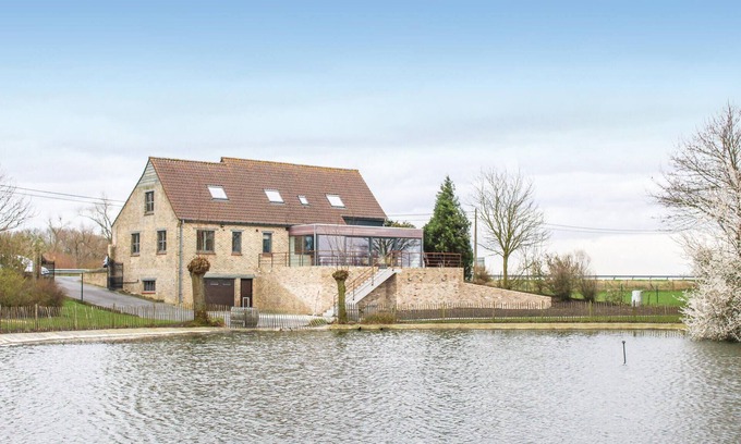 Lo-Reninge House | Spacious 6-Bedroom Retreat with Pool and Lake View