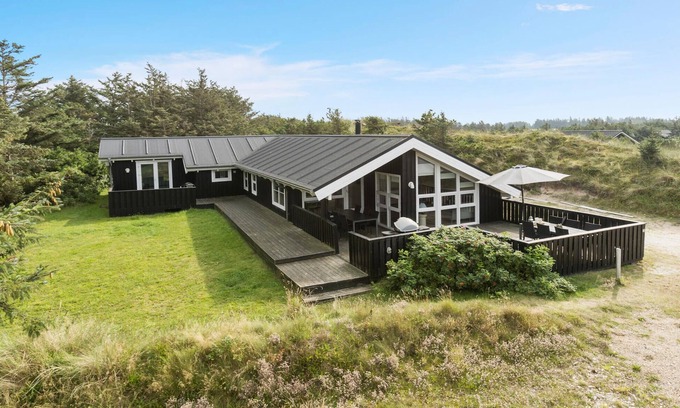 Grønhøj House | Awesome home in Løkken with kitchen