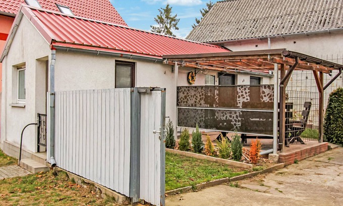 Luckow House | Spacious 50sqm Holiday Home with Pet-Friendly Amenities