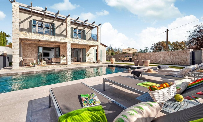 Matohanci House | Modern Stone House with Pool & Jacuzzi near Limski Fjord