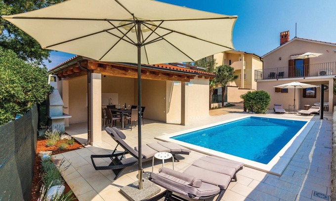 Medulin House | Relaxing 2-Bedroom Retreat with Pool in Medulin