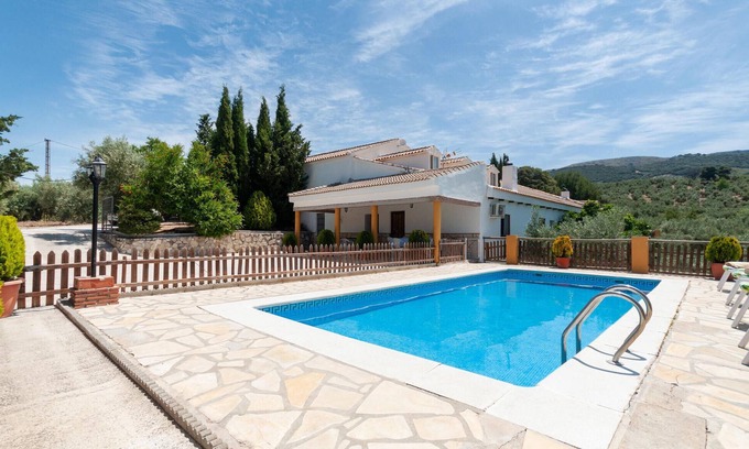 Montefrio House | Spacious 5-Bedroom Retreat in Scenic Montefrio