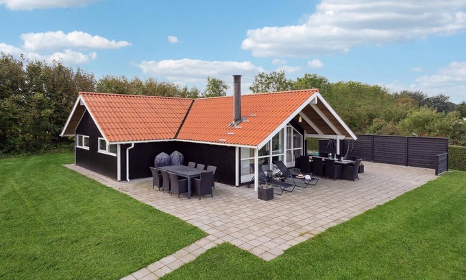 Nordborg House | Cozy 3-Bedroom Retreat with Ocean Views in Nordborg