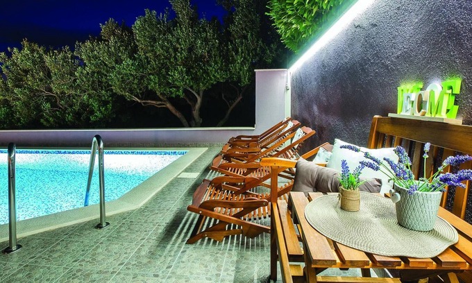 Omis House | Impressive 6-Bedroom Oceanfront Retreat in Omis
