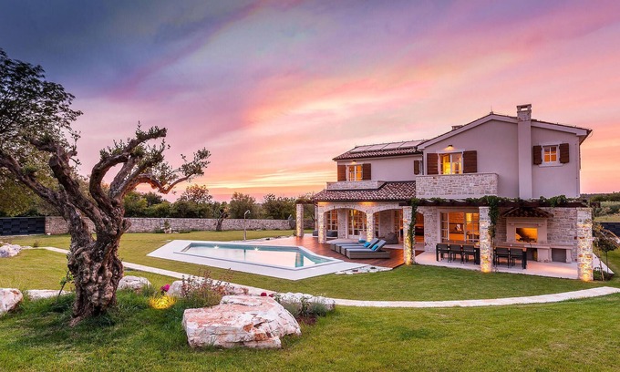 Stifanici House | Exceptional 4-Bedroom Accommodation with Pool in Porec