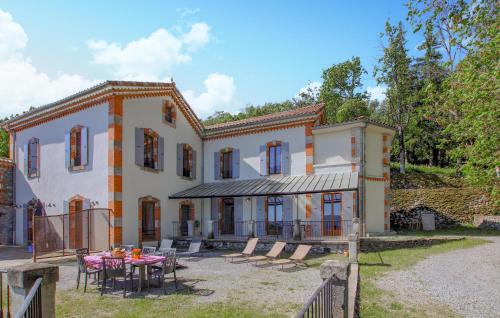 Privas House | Relaxing Retreat in Privas with Sauna and Pool Access
