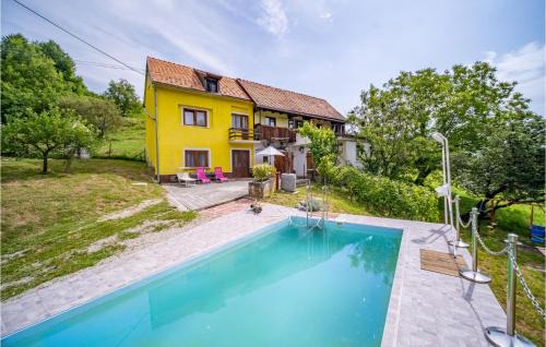 Jastrebarsko House | Pet-Friendly 3 Bedroom Home with Pool in Prodin Dol