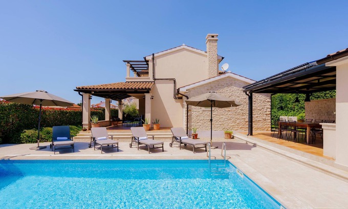 Fazana House | Unforgettable 4 Bedroom Retreat in Picturesque Pula