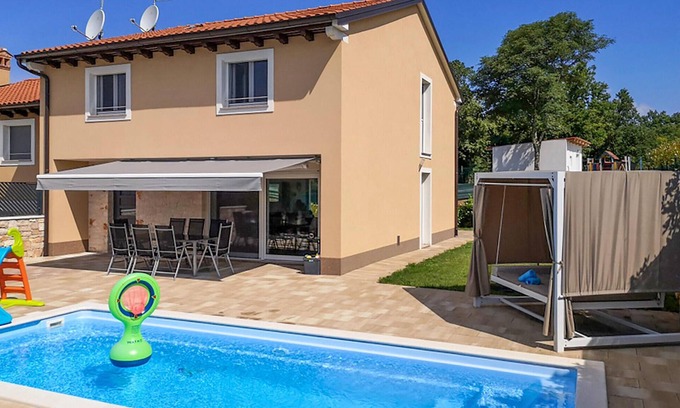 Putini House | Exceptional 4 Bedroom Retreat in Putini with Private Pool