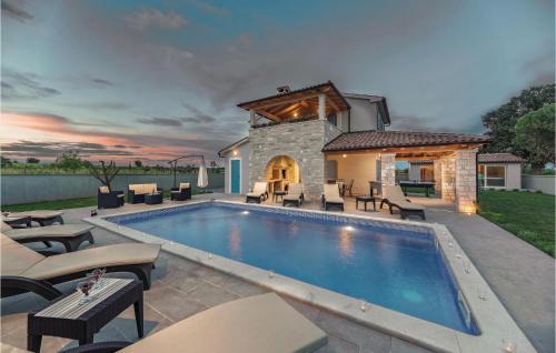 Liznjan House | Pet-Friendly Retreat in Radeki Polje with Kitchen Amenities