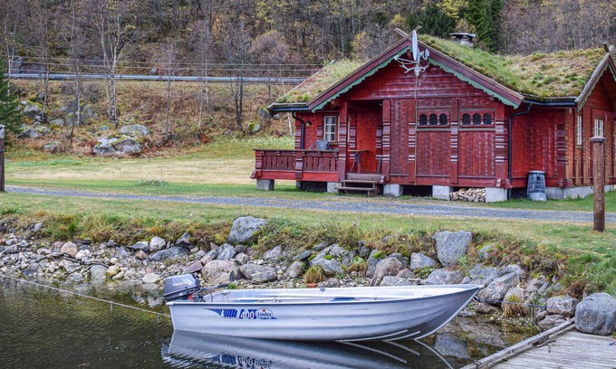Vinje House | Charming Norwegian Farmhouse with Lake View & Spa Amenities