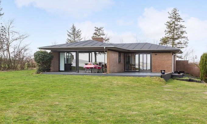 Roslev House | Inviting 2 Bedroom Accommodation with Ocean View in Roslev