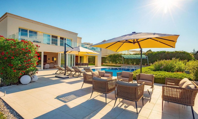 Crveni Vrh House | Experience a Breathtaking Vacation Home with Ocean Views