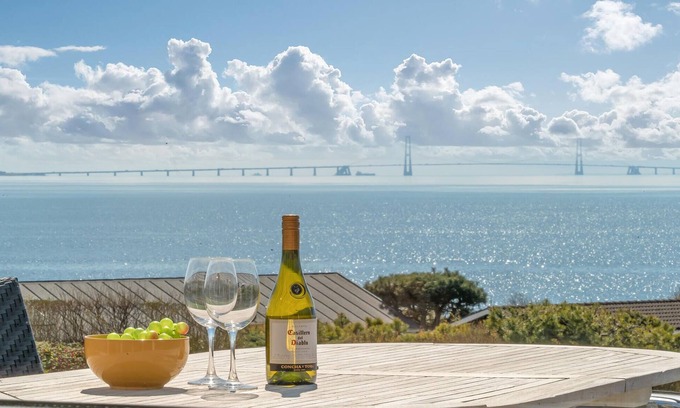 Frolunde House | Embrace the Ocean View at Our Great Belt Retreat