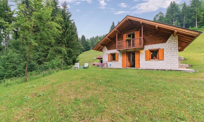 Sovramonte House | Pet-Friendly 3 Bedroom Retreat with Spa & Lake Views