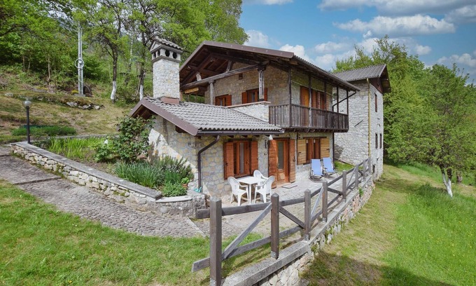 Sovramonte House | Experience an Unforgettable Stay in a Scenic Cottage
