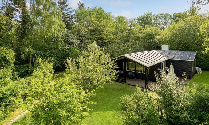 Lihme House | Spacious 4 Bedroom Retreat in Spøttrup with Lake View