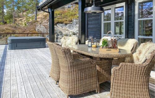 Stryn House | Serene Home in Stryn with Panoramic Views and Hot Tub