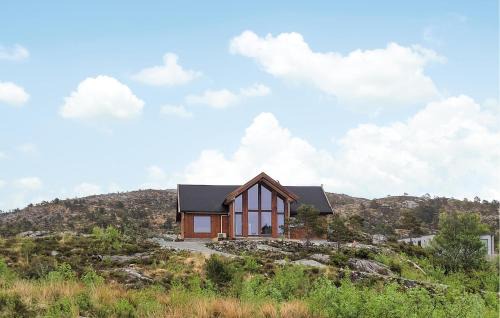Sveio House | Beautiful Home in Sveio with Complimentary Wifi for Families