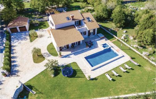 Peljesac peninsula House | Comfortable 5 Bedroom Home with Pool in Topolo