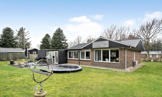 Sønder Nissum House | Inviting Home in Ulfborg with Kitchen for Families and Pets