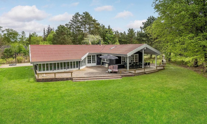 Hoensinge House | Relaxing 5 Bedroom Getaway in Vig with Oceanfront Amenities