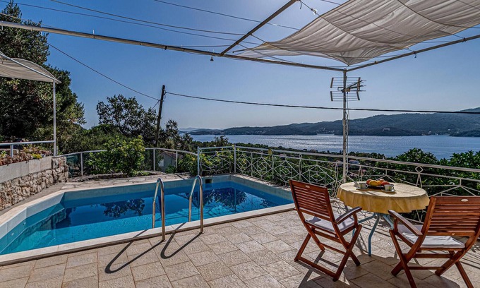 Cove Tri Zala (Zrnovo) House | Cozy 4-Bedroom Retreat with Ocean Views in Viganj