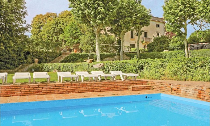 Vilanova del Valles House | Inviting 10 Bedroom Home with Pool in Vilanova Del Vallès
