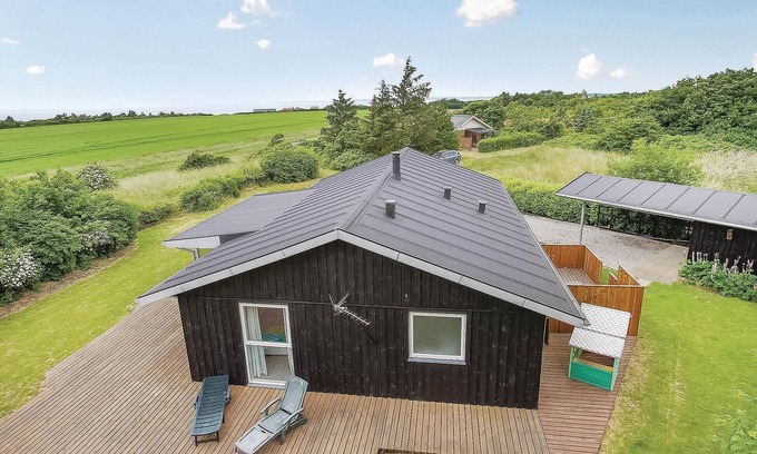Vinderup House | Cozy 3-Bedroom Retreat with Oceanfront Views in Vinderup