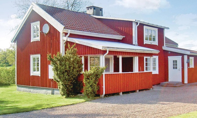 Flattinge House | Serene Cottage Retreat with Lake View and Spa Amenities