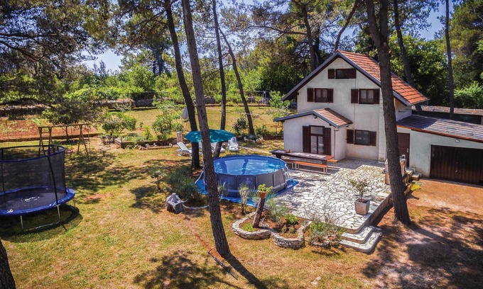 Vodnjan House | Charming Vacation House in the Picturesque Village of Sv
