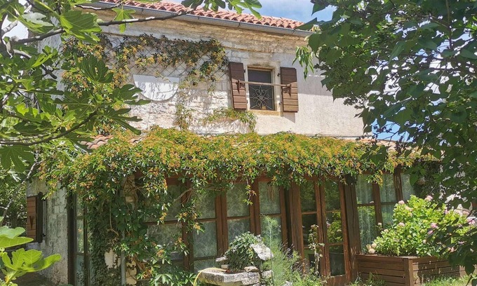 Debeljuhi House | Cozy Villa for 5 with Pool & Pet-Friendly Amenities