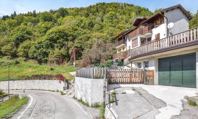 Sovramonte House | Colorful Getaway in Nature: Perfect for Families & Pets