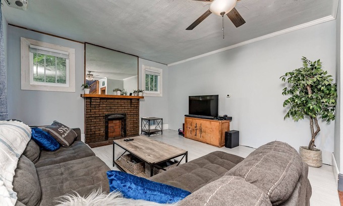 Morgantown House | Convenient Getaway: Close to Downtown & Ruby Memorial