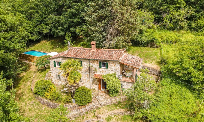 Castelnuovo di Val di Cecina House | Awesome home in Castelnuovo Val di Cec
