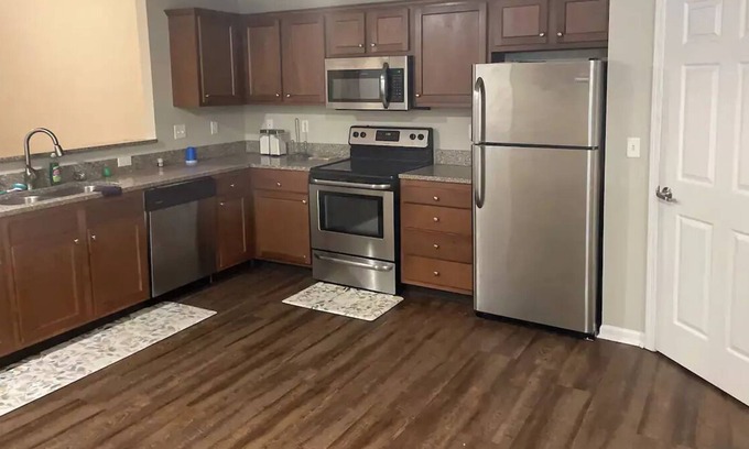 Macomb House | Conveniently Located Hotel for a Family-Friendly Retreat