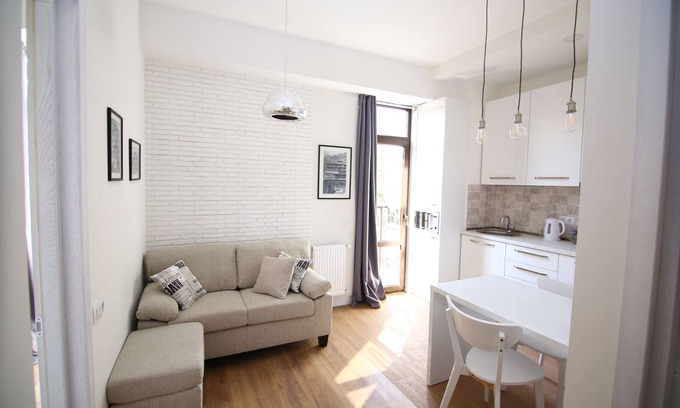 Avlabari House | Cozy Flat with Kitchen & Breakfast in Tbilisi's Heart