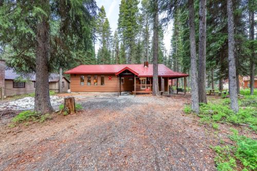 McCall House | Inviting Payette Lake Cabin for Family Getaways