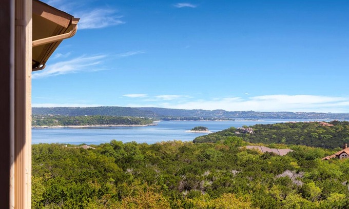 Jonestown Condo | Inviting Villa at Hollows Resort with Lake Views & Pools